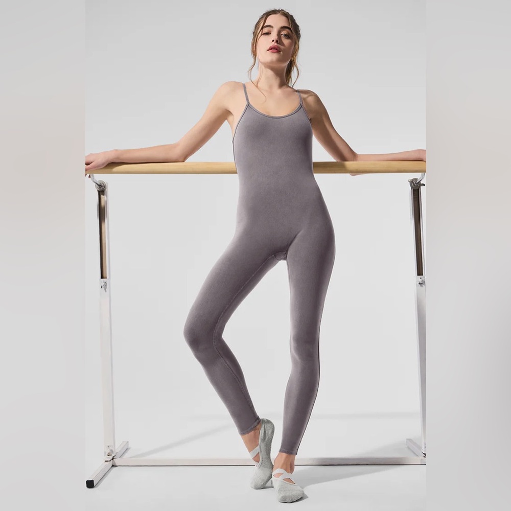 ALO YOGA | ✨NEW✨ Washed Alosoft One And Done Onesie in Cool Grey Wash - Picture 3 of 7
